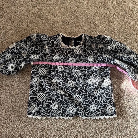 Express Black Floral Crochet Embroidered Blouse size Medium - Picture 9 of 12